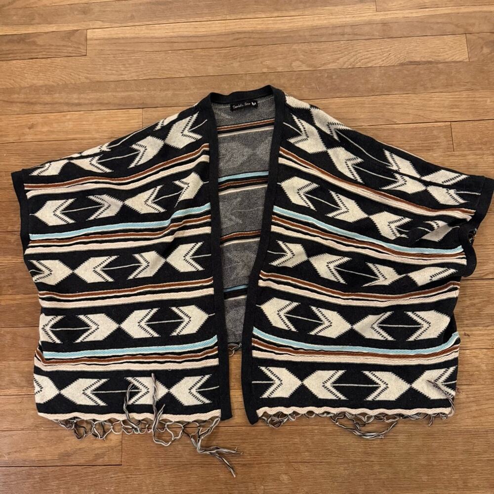 Double Zero black white blue brown open front aztec poncho - One Size
b69